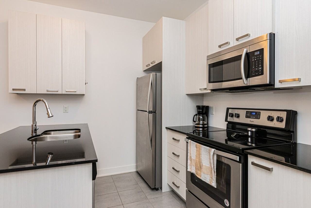 3505 Rue De Bullion #1261810P - Photo 4 of 18