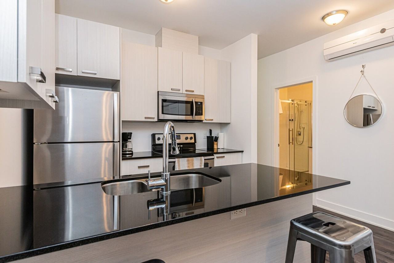 3505 Rue De Bullion #1261810P - Photo 5 of 18