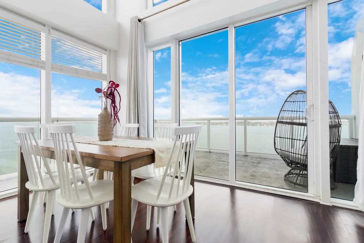 7939 East Drive - Photo 3 of 41