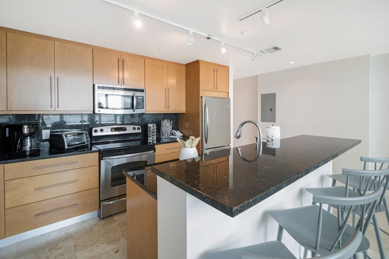 7939 East Drive - Photo 6 of 63