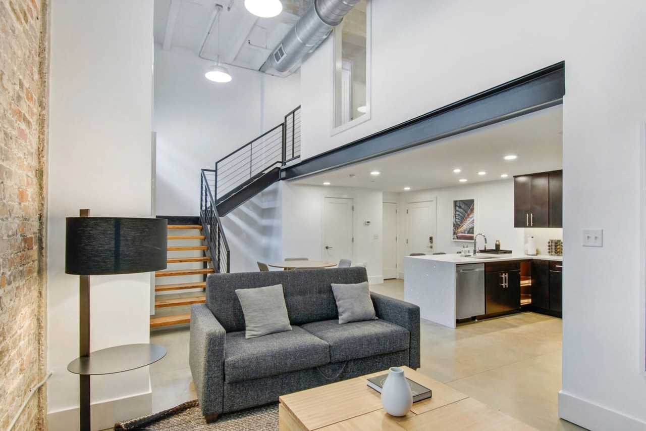 822 Howard Avenue - Photo 2 of 26