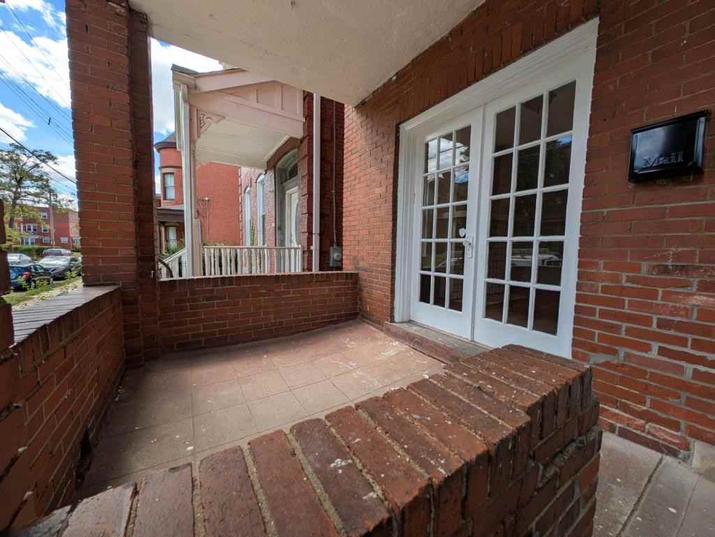 845 N Saint Clair St Apt 1 - Photo 2 of 10