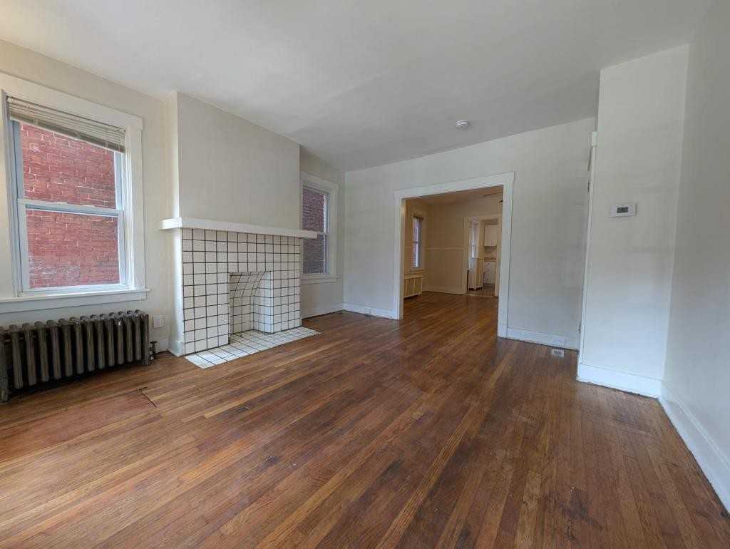 845 N Saint Clair St Apt 1 - Photo 3 of 10