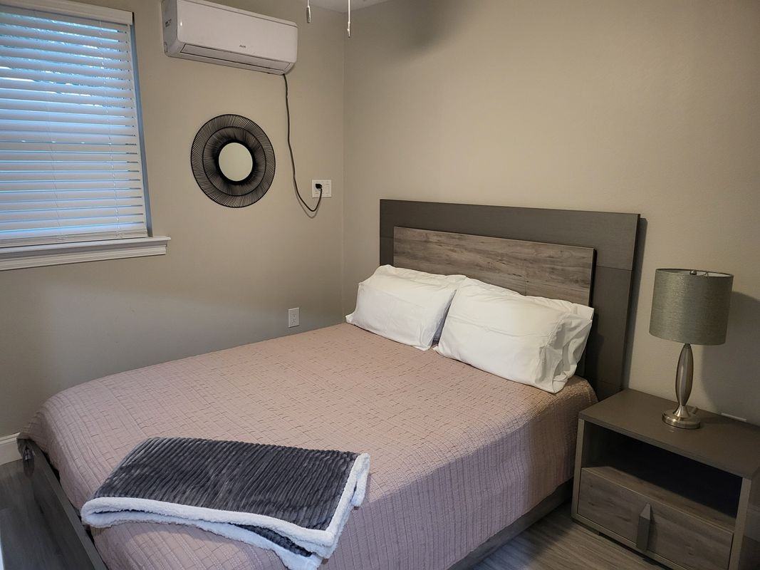 1030 Gordon St - Photo 7 of 12