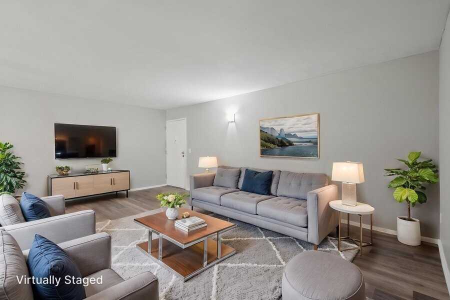 3800 Dina Ter #3803-1 - Photo 4 of 16