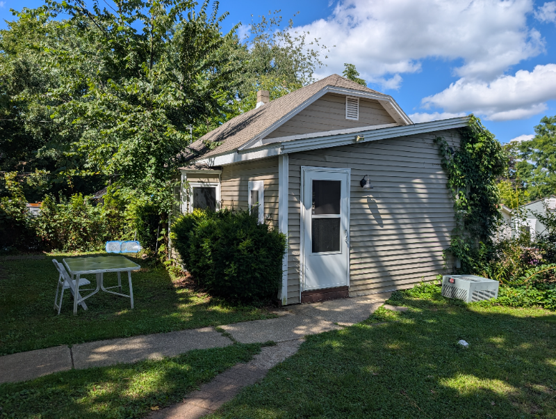 620 Lake St - Photo 2 of 40