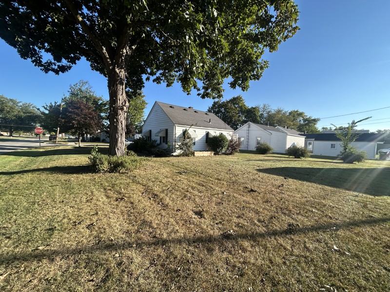 302 E Indiana Ave - Photo 3 of 17