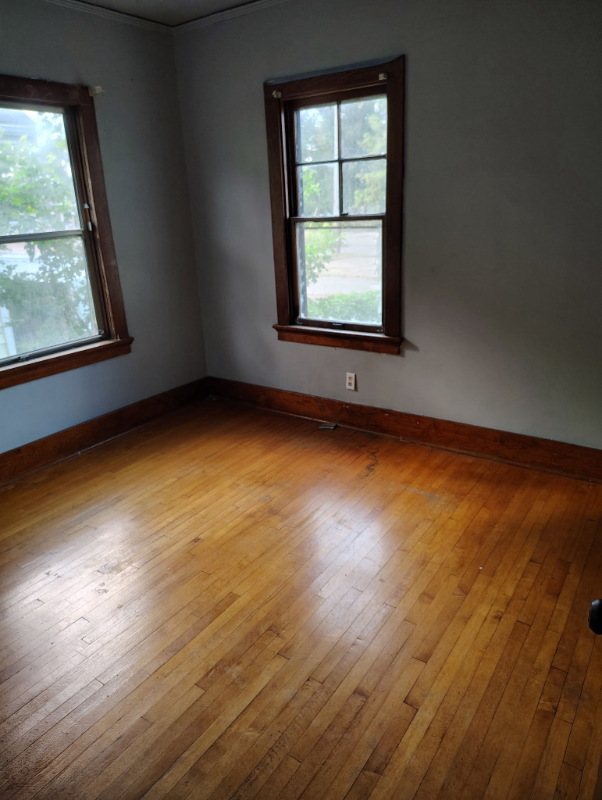 1121 E Ash St - Photo 2 of 5