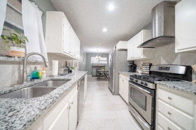 1703 Monaco Dr - Photo 2 of 19