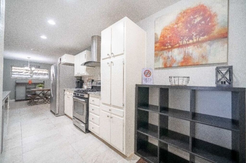 1703 Monaco Dr - Photo 3 of 19