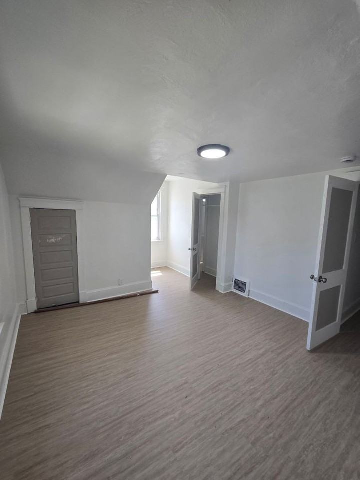 458 Delaware Ave - Photo 2 of 6