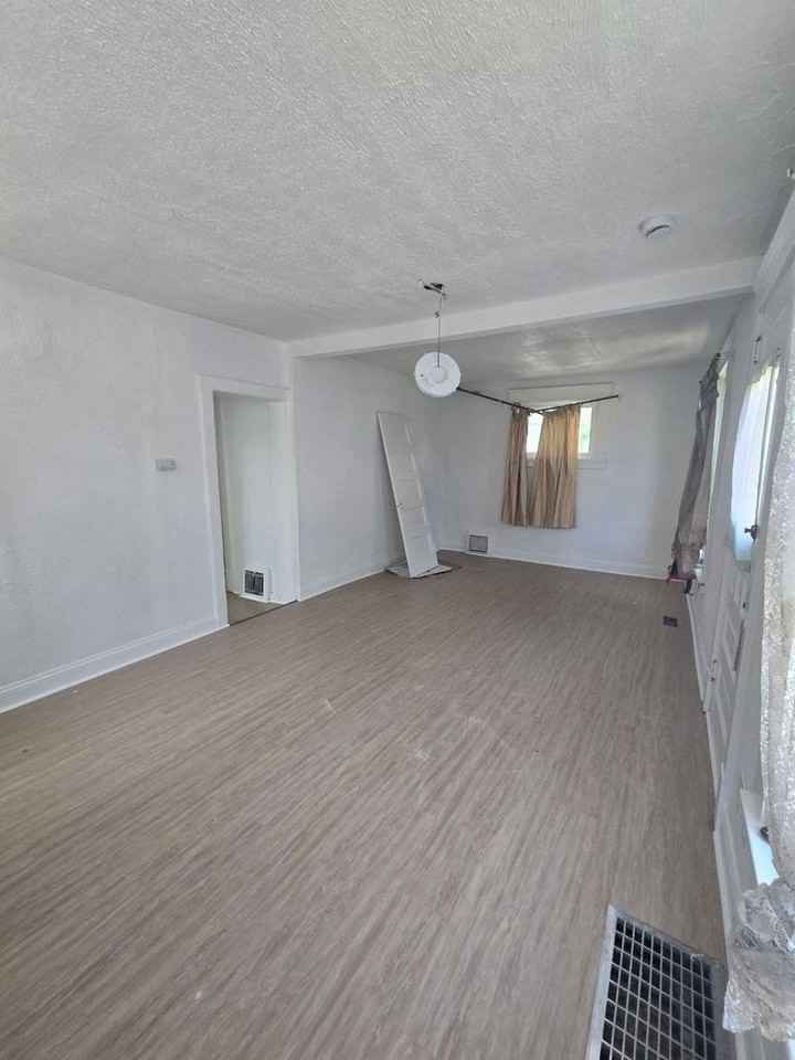 458 Delaware Ave - Photo 3 of 6