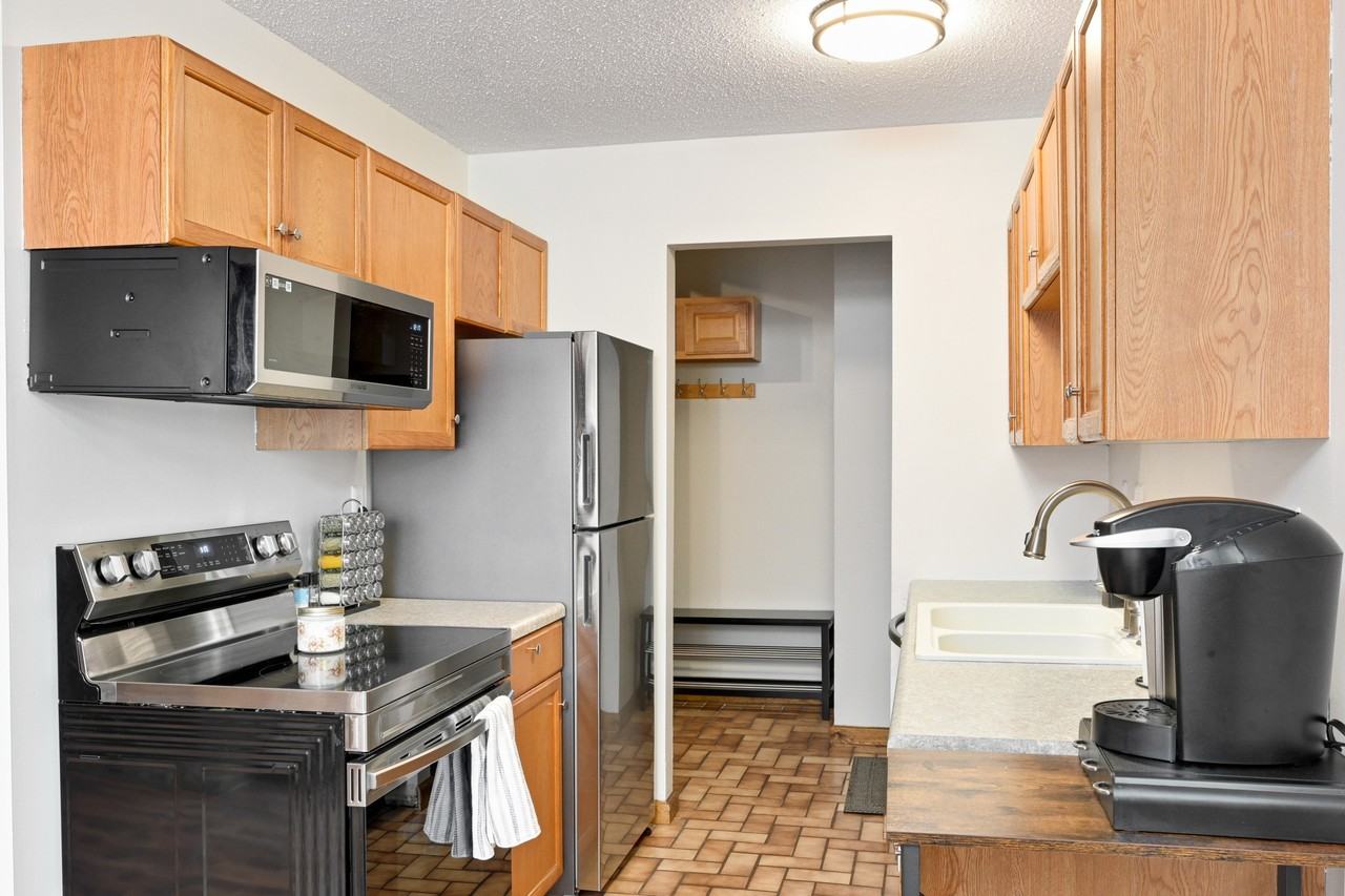 1008 Westbrooke Way #6 - Photo 3 of 9