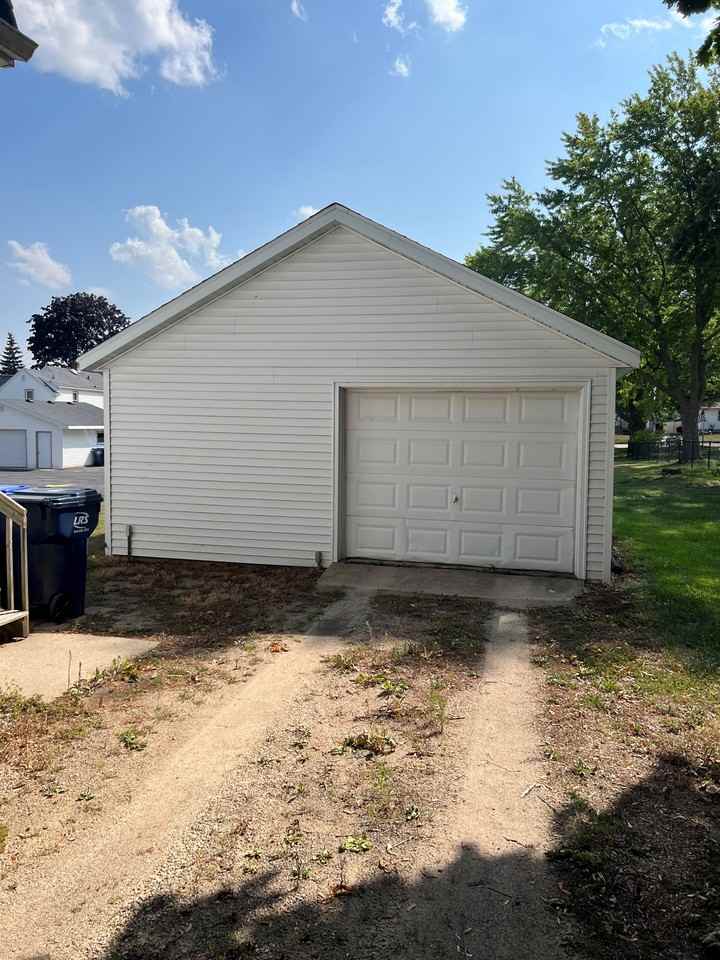 111 Farnham St #NA - Photo 3 of 16