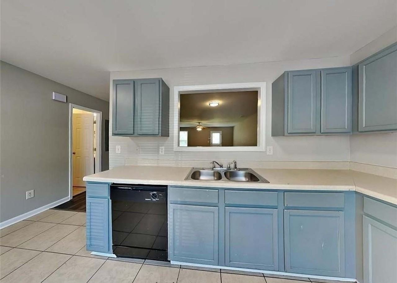 Maple Place Apartments - Photo 3 of 17