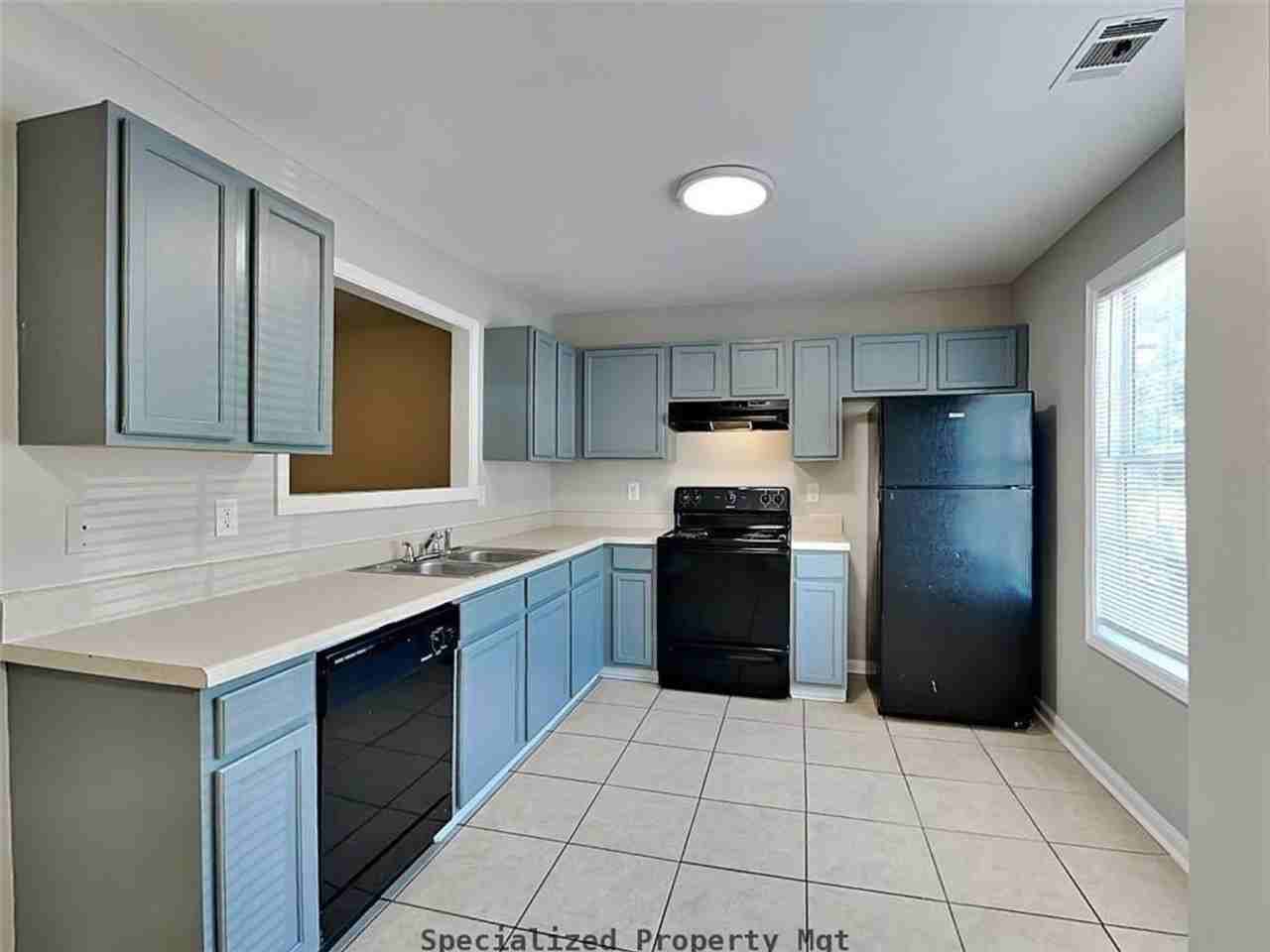 Maple Place Apartments - Photo 4 of 17