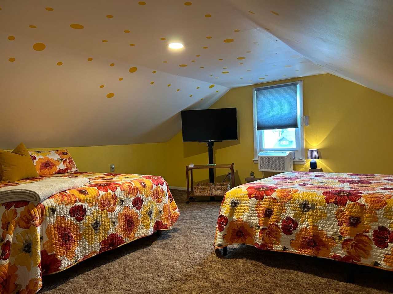 3765 Edgewater Boulevard - Photo 2 of 25