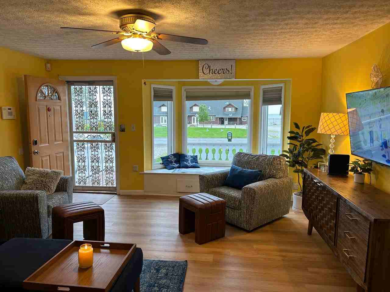 3765 Edgewater Boulevard - Photo 6 of 25