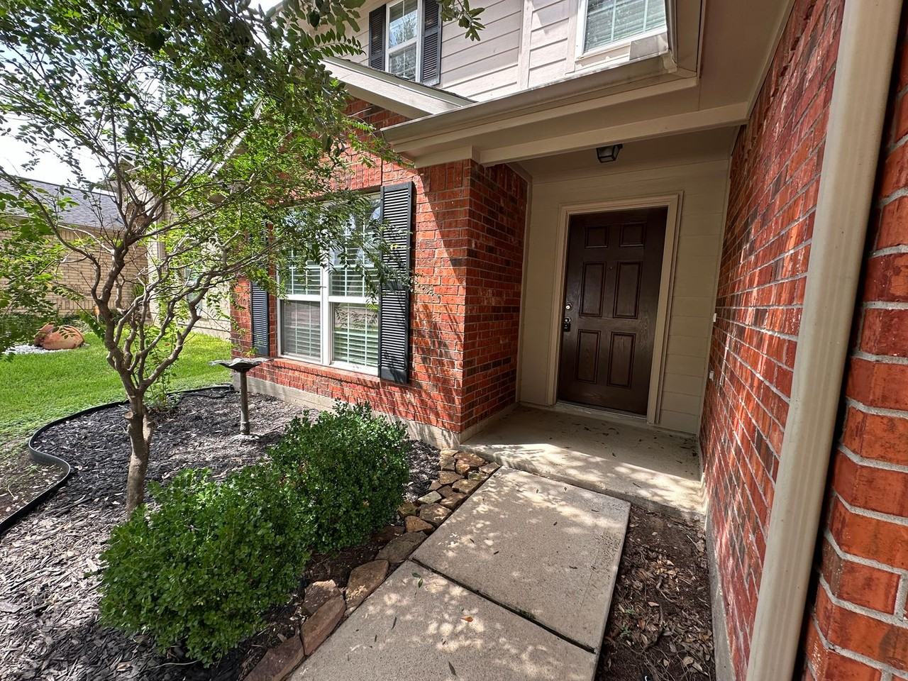 19630 Summerlin Drive - Photo 2 of 32