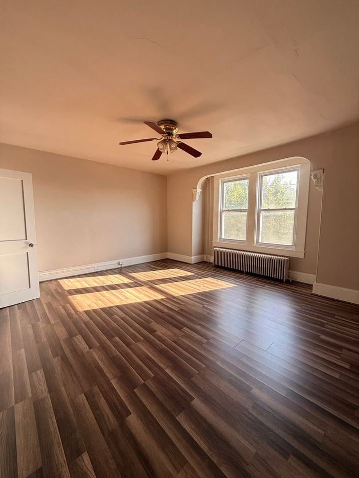 112 S Ann St - Photo 2 of 10