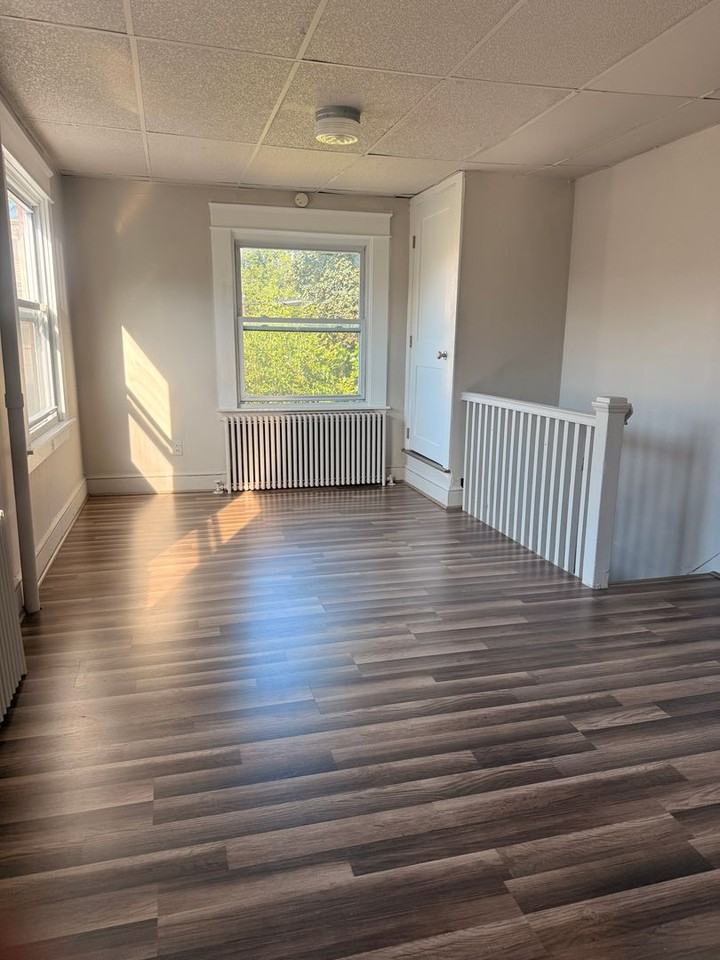 112 S Ann St - Photo 3 of 10