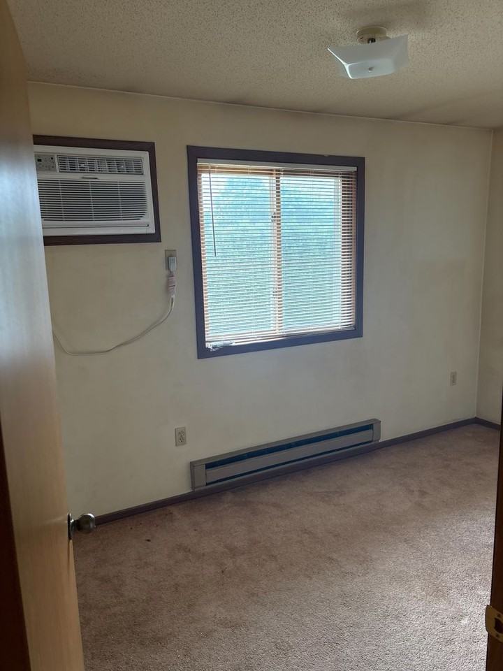 600 Hollywood Dr - Photo 4 of 16