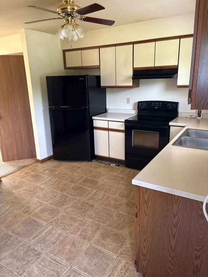 600 Hollywood Dr - Photo 5 of 16