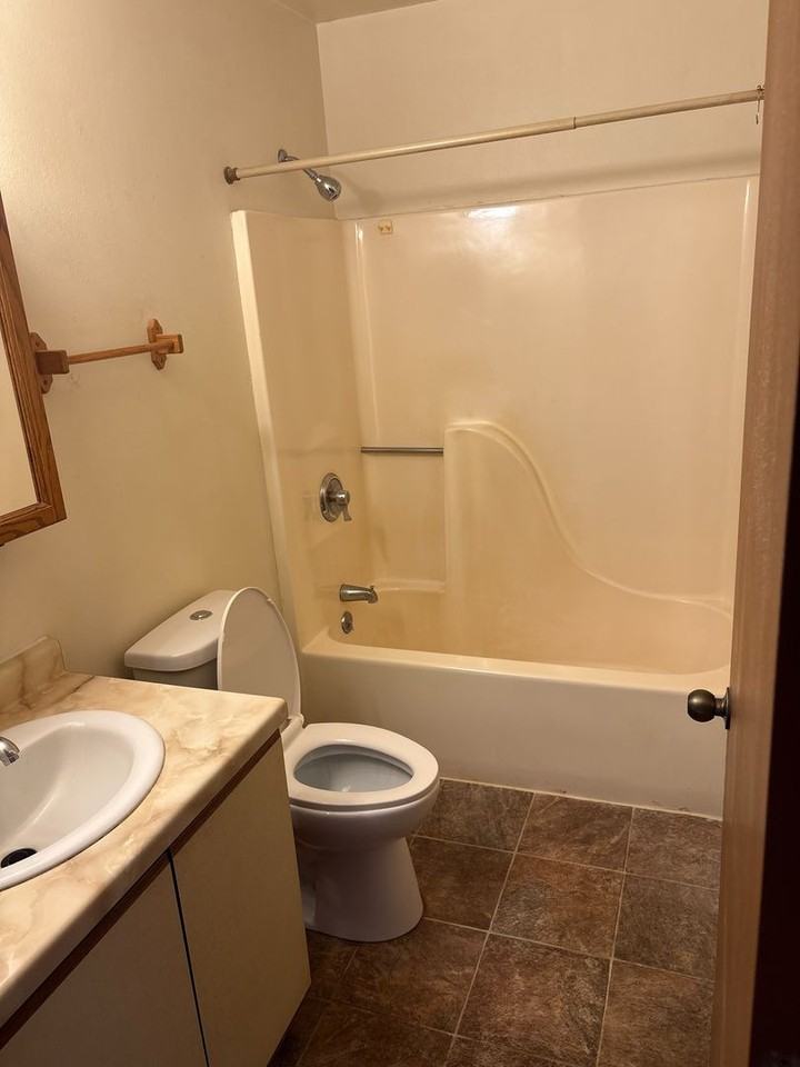 600 Hollywood Dr - Photo 7 of 16