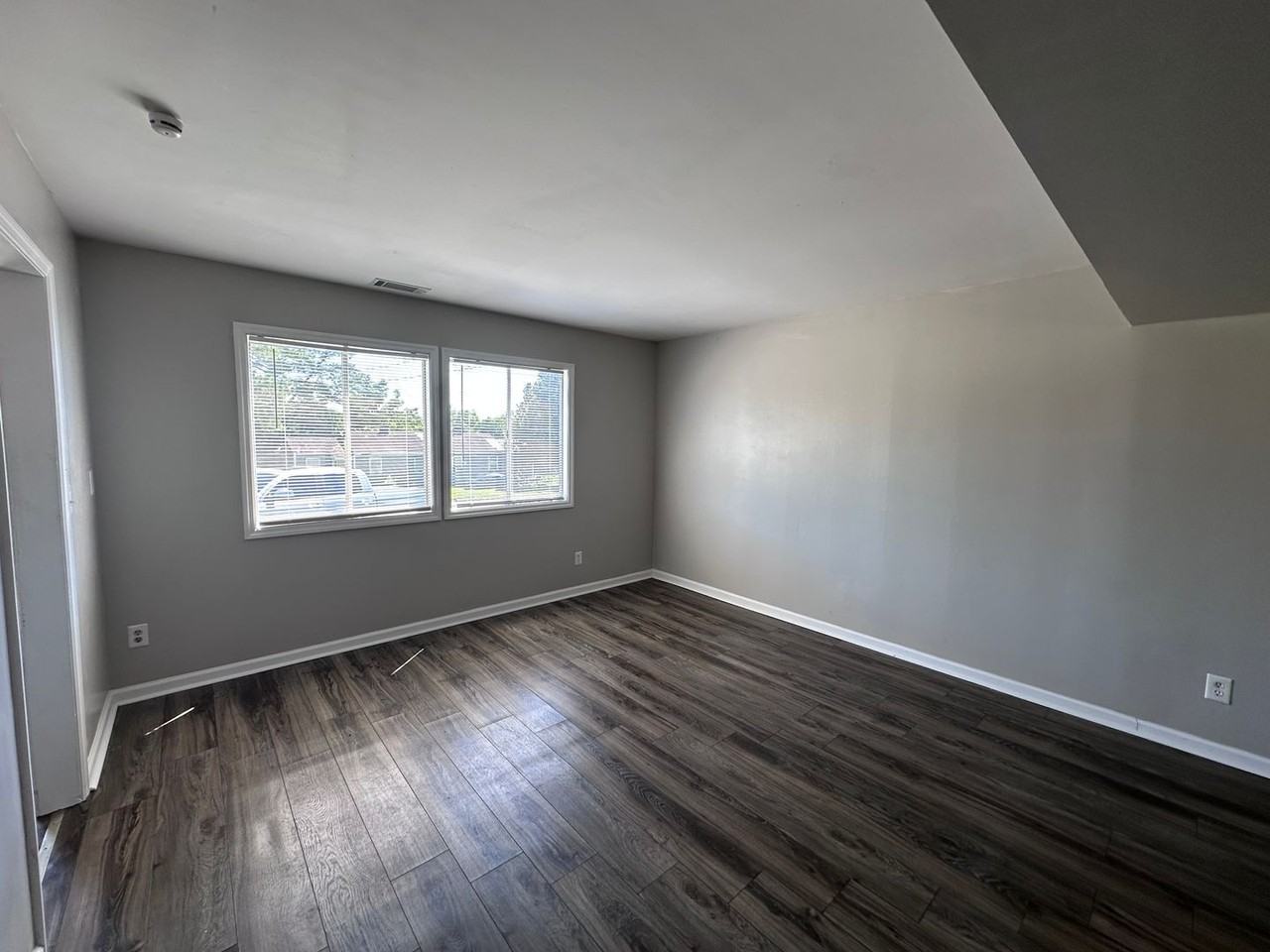 1124 Weston St - Photo 3 of 16