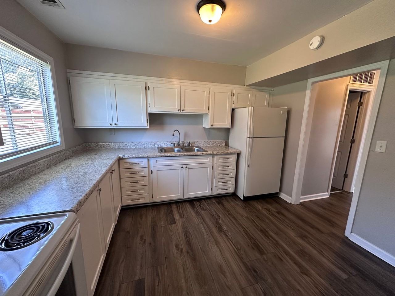 1124 Weston St - Photo 6 of 16