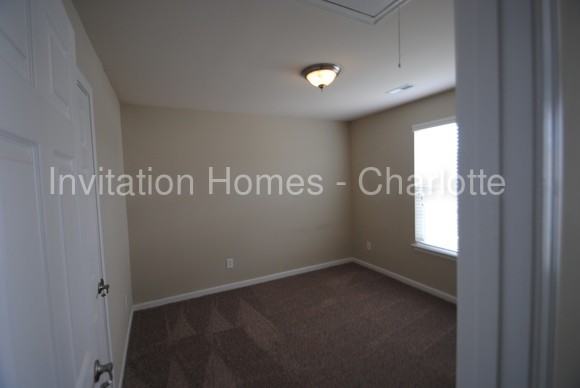 10830 Tailwater St - Photo 3 of 8