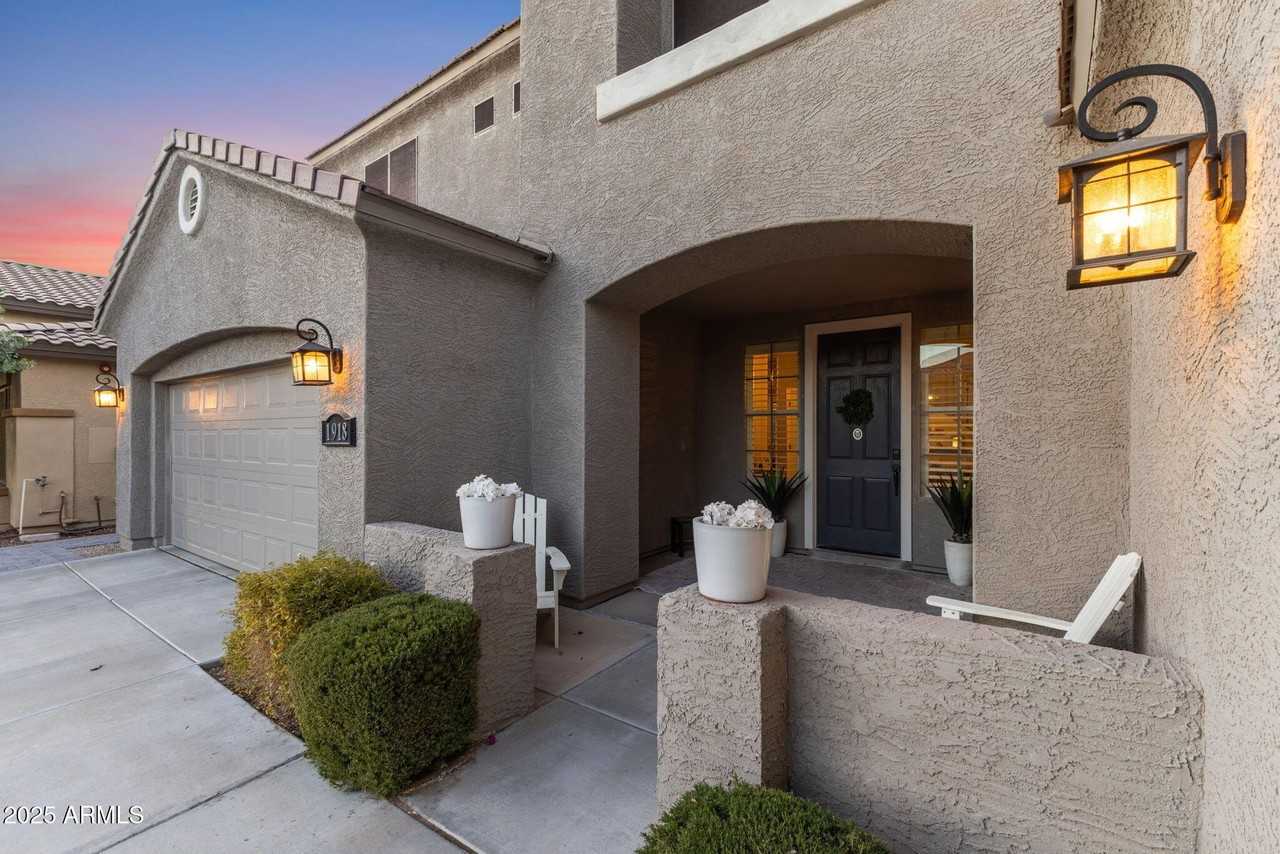 1918 W Bonanza Ln - Photo 7 of 50