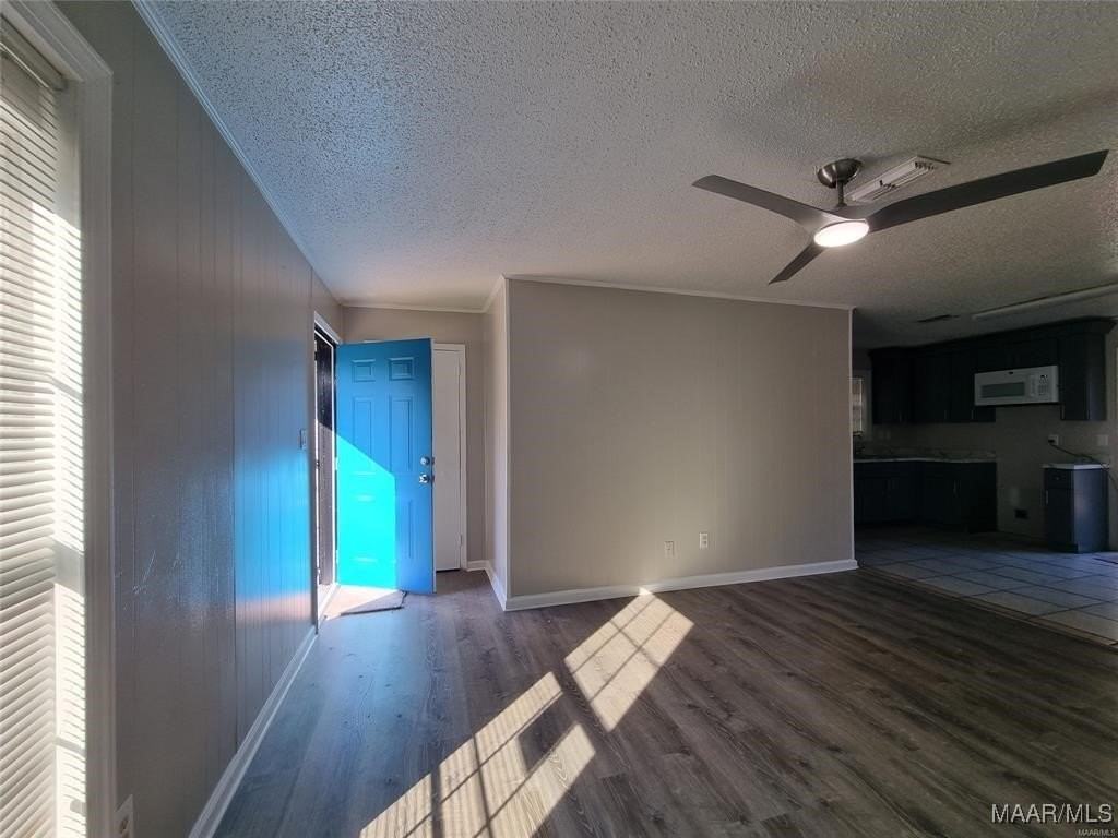 2039 Winona Ave - Photo 4 of 15