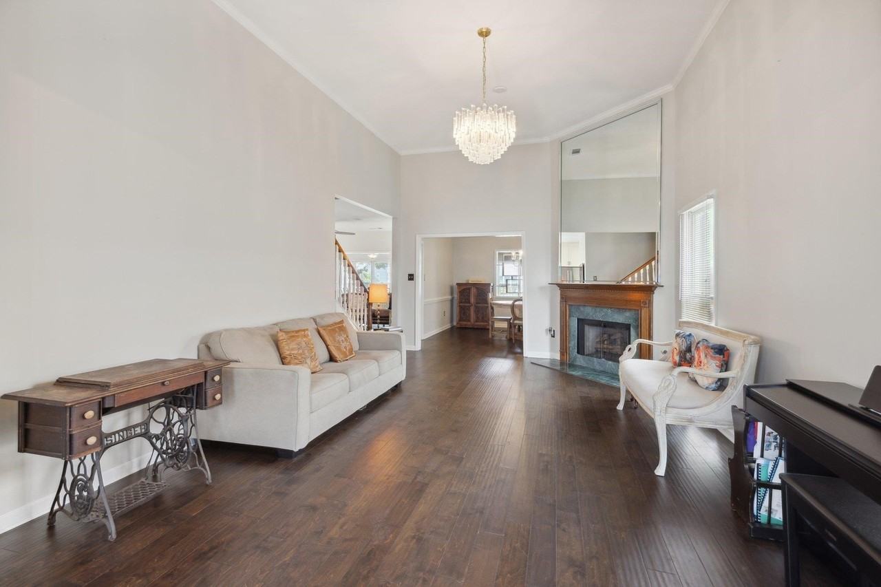 130 Riverwalk Pl - Photo 5 of 28