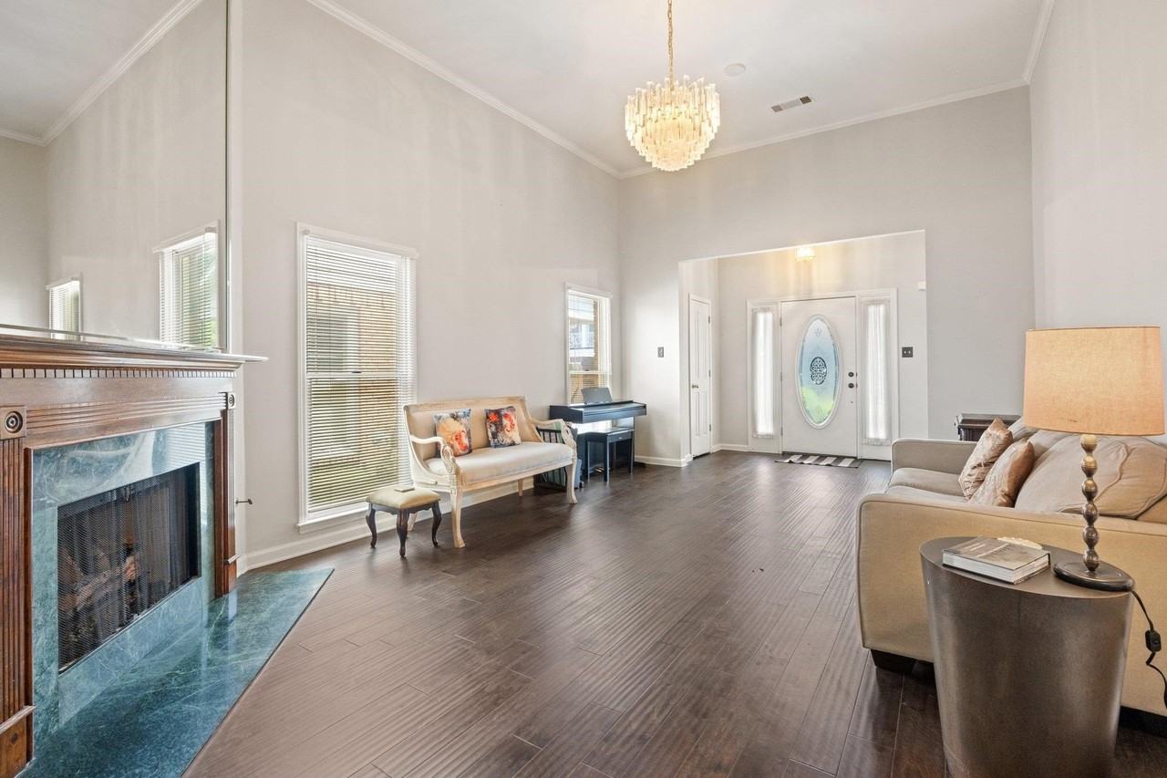 130 Riverwalk Pl - Photo 6 of 28