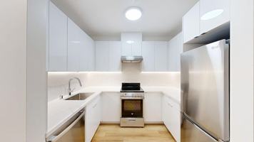 featured image of 2844 Lyon St