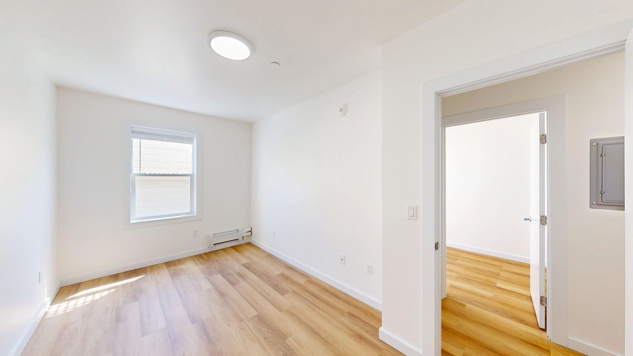 2844 Lyon Street - Photo 4 of 35