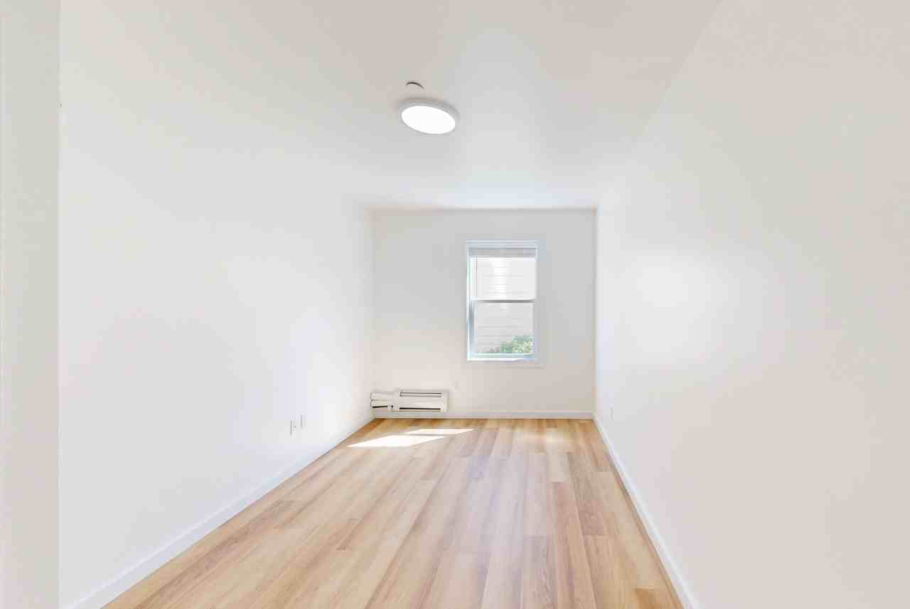 2844 Lyon Street - Photo 5 of 35