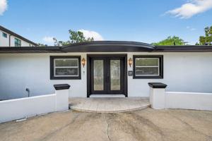 featured image of 516 W Davis Blvd