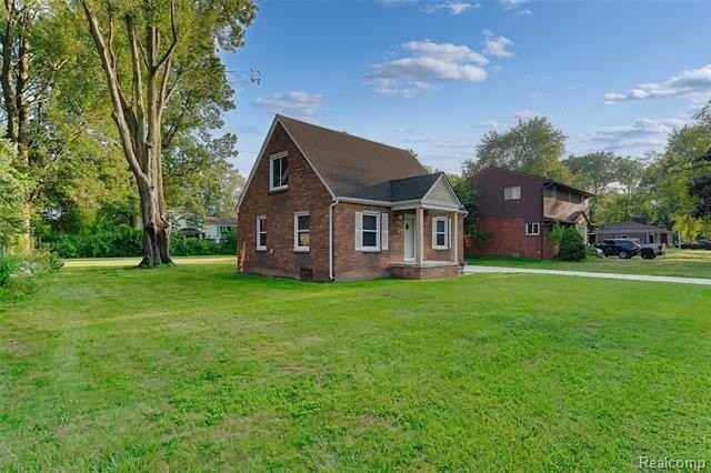 31979 Kathryn St - Photo 5 of 38