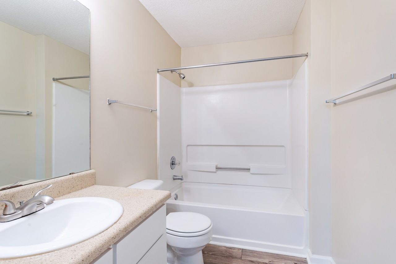 The Retreat at Grande Lake Apartments - Photo 4 of 90