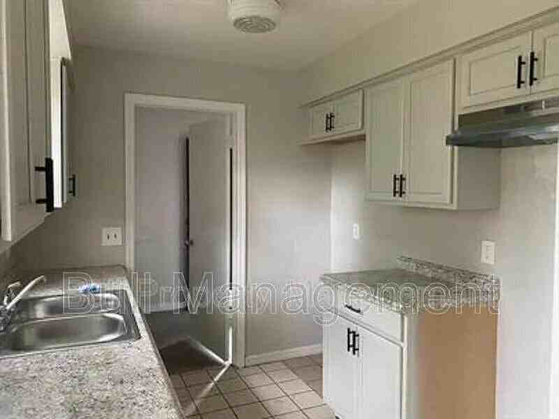 5523 Lehigh Avenue #5523 - Photo 3 of 7