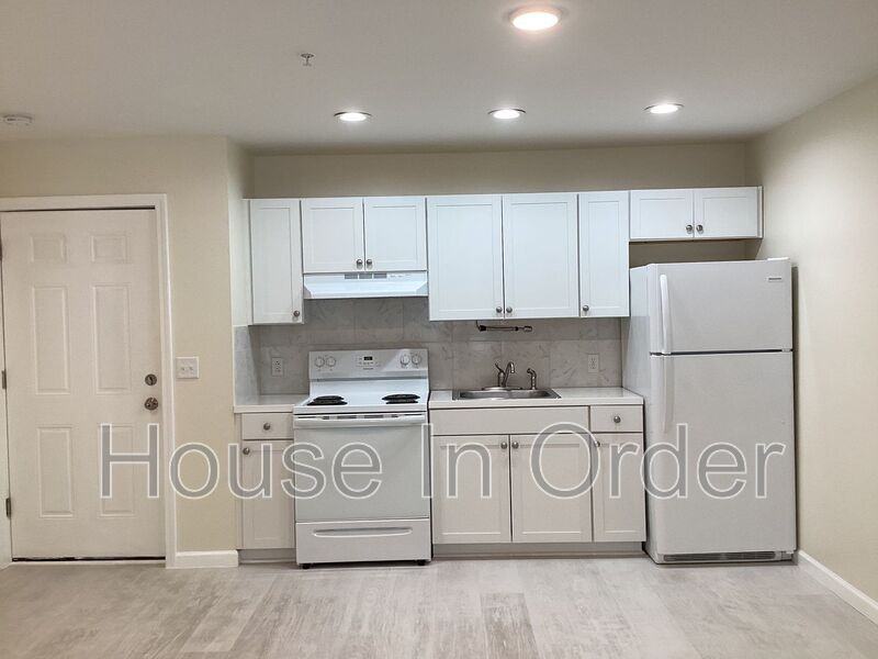 305 8th Ave E #203 - Photo 2 of 6