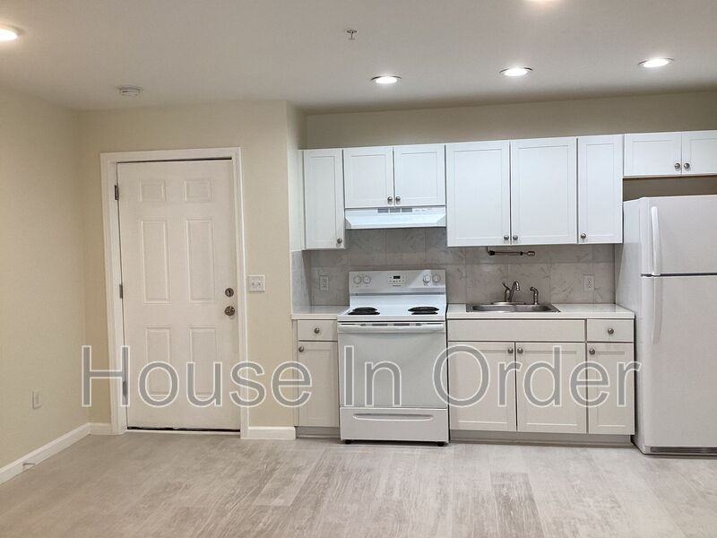 305 8th Ave E #203 - Photo 3 of 6