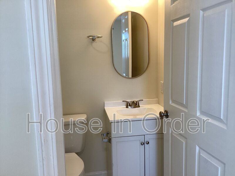 305 8th Ave E #203 - Photo 6 of 6