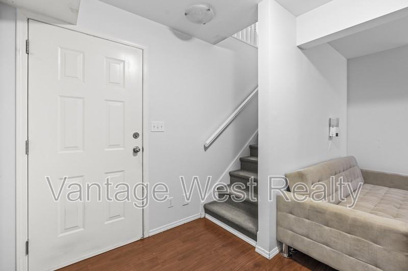 172 Falcon Ave - Photo 3 of 40