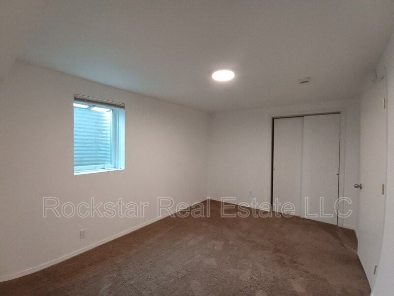 222 E Crown Ave - Photo 3 of 32