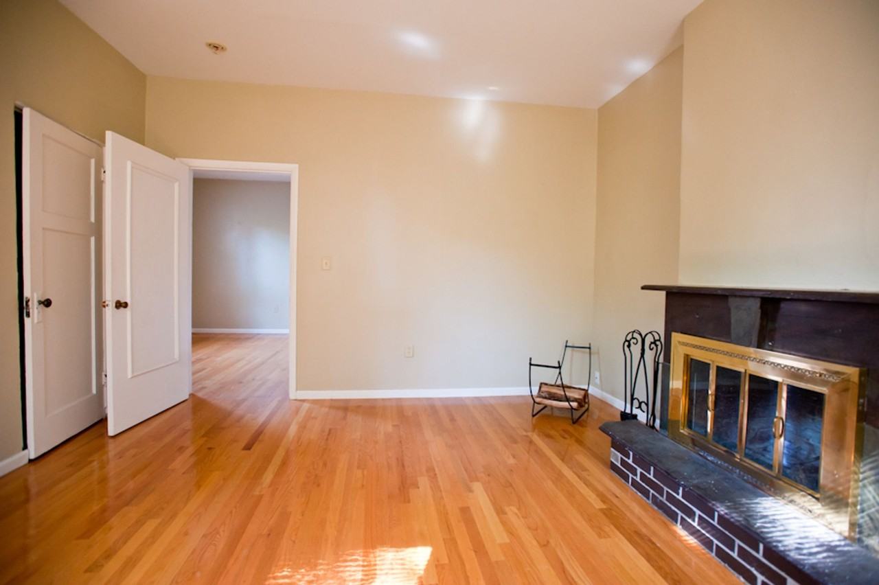 $1040-1 BD/1BA w Heat near Brady*** HALF OFF FIRST MONTH*** - Photo 2 of 9