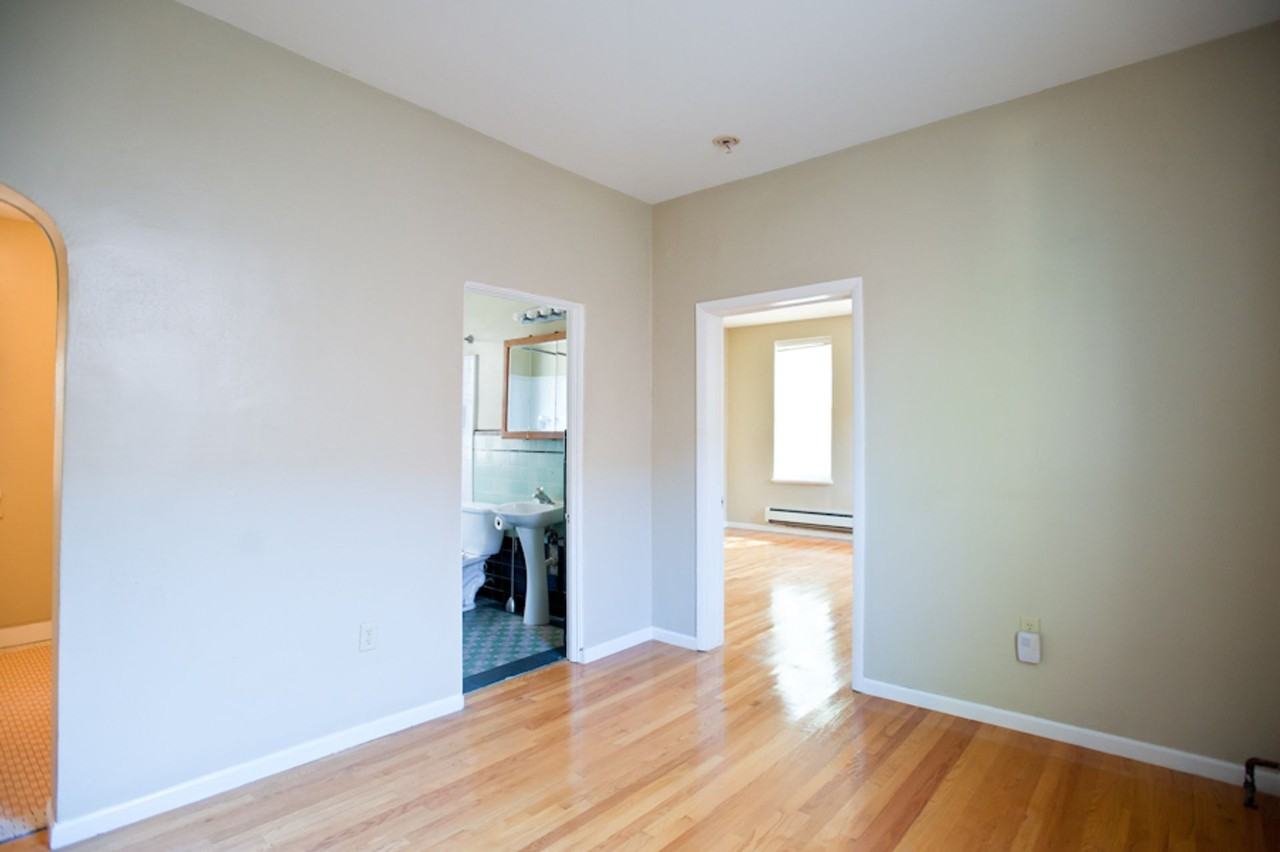 $1040-1 BD/1BA w Heat near Brady*** HALF OFF FIRST MONTH*** - Photo 4 of 9