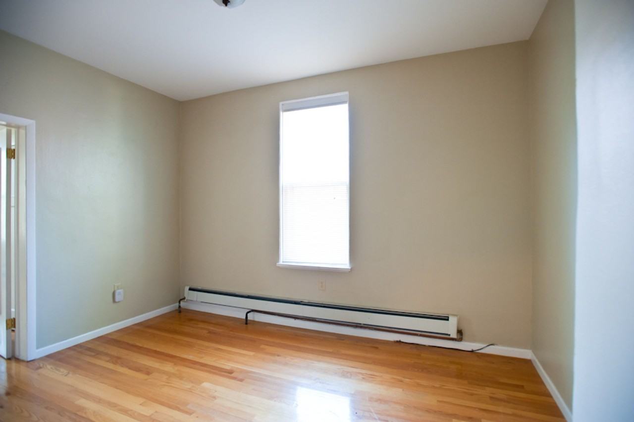 $1040-1 BD/1BA w Heat near Brady*** HALF OFF FIRST MONTH*** - Photo 7 of 9